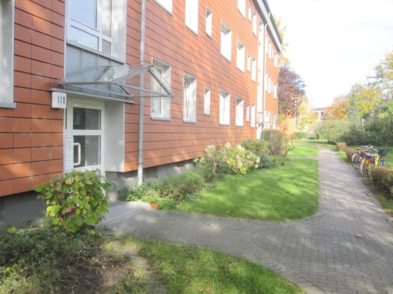 Modernisierte 4-Zimmer-Wohnung mit Balkon in Hamburg Rahlstedt - Foto 2