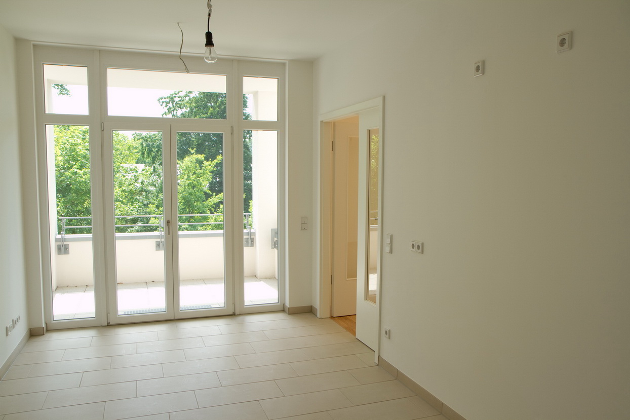 Wunderschöne großzügige Wohnung, Dusch- / Wannenbad, sep. G- Bad, EBK, Parkett, Fußbodenhzg., Balkon - Photo 1