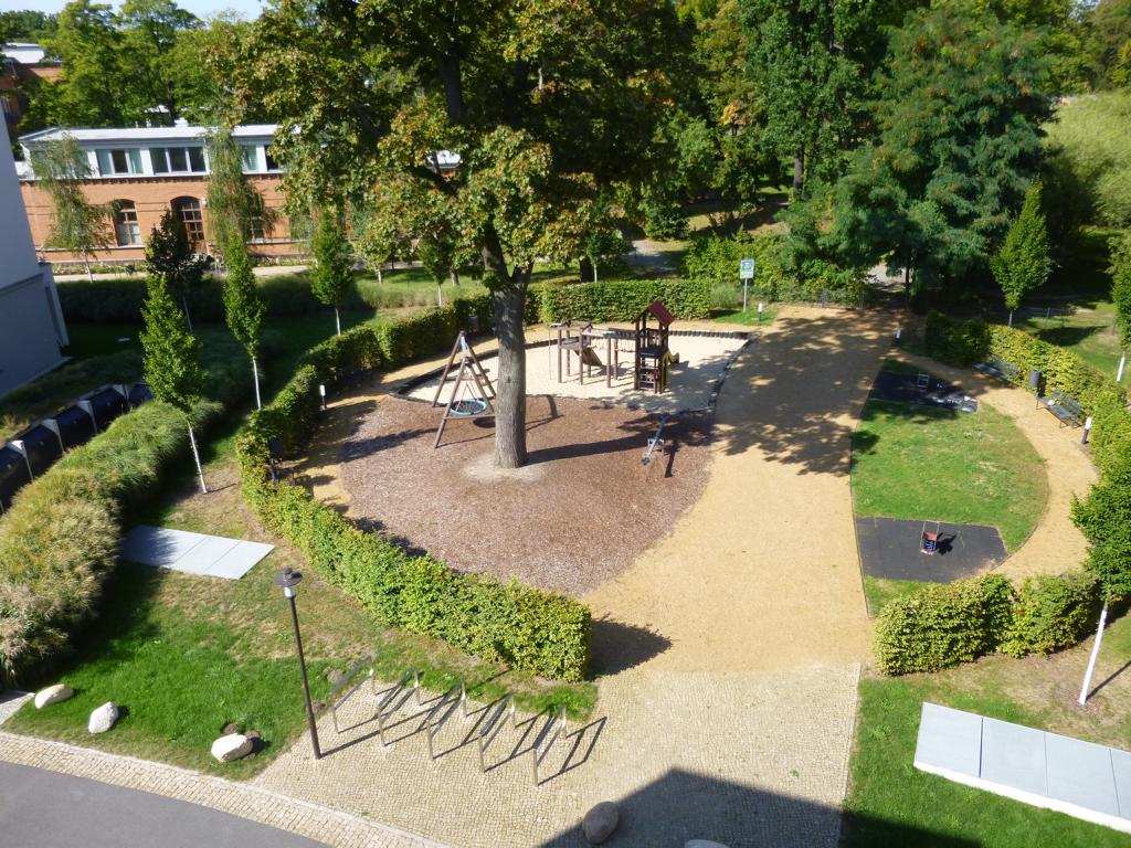 Wunderschöne großzügige Wohnung, Dusch- / Wannenbad, sep. G- Bad, EBK, Parkett, Fußbodenhzg., Balkon - Photo 4